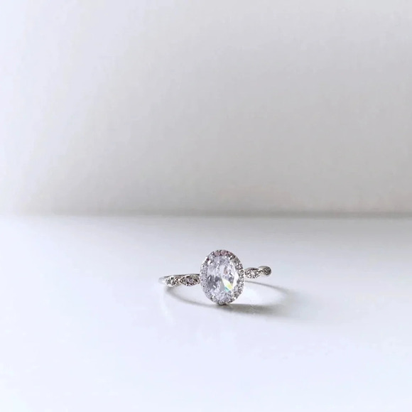 American Vintage Jewelry - 925 Sterling Silver 3A Cubic Zirconia Ring
